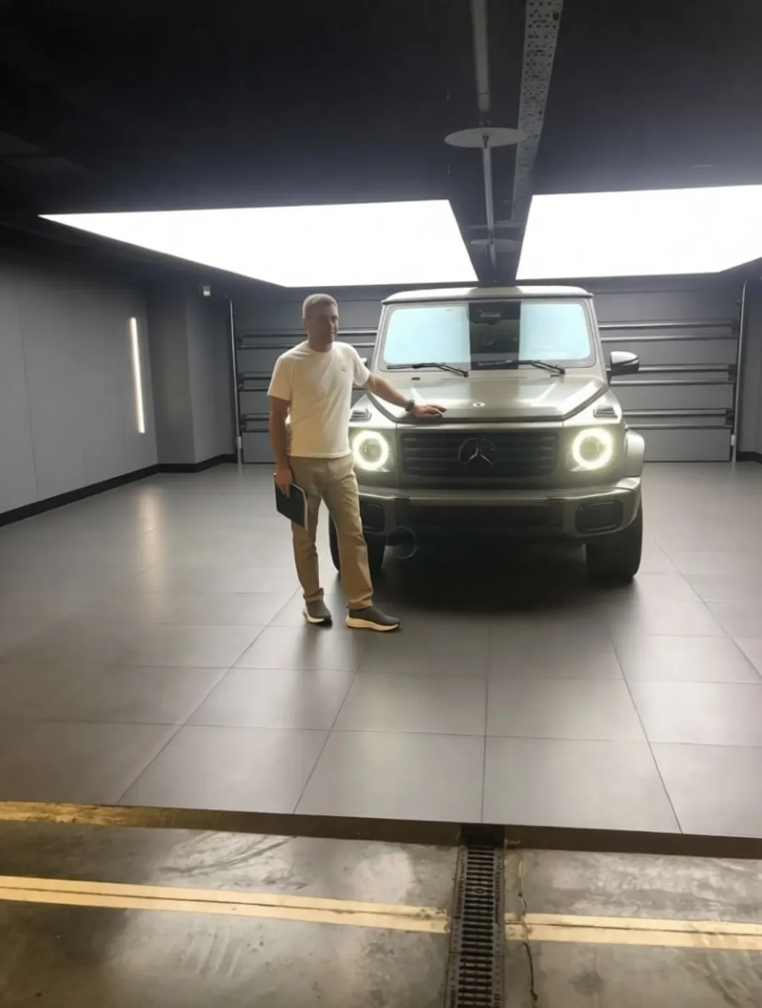 Mercedes-Benz G450, Выдача